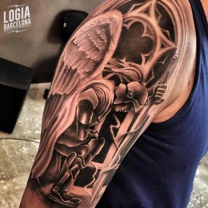 tatuaje_brazo_angel_porticon_logia_barcelona_diego_almeida 
